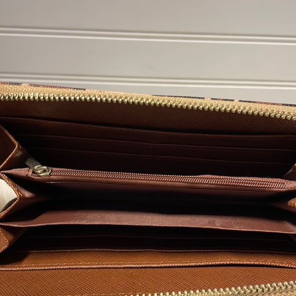 Leopard Vegan Leather Single Zipper Wallet - Picture 9 of 11